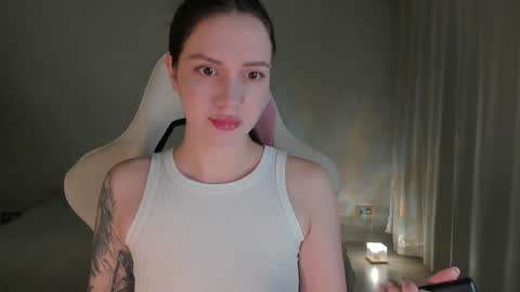 Snapshot of sonia_moon_ chatting on 12.06.24 sonia_moon_ online show from 12.06.24