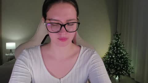 Snapshot of sonia_moon_ chatting on 12.08.24 sonia_moon_ online show from 12.08.24