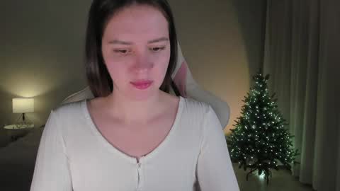 Snapshot of sonia_moon_ chatting on 12.10.24 sonia_moon_ online show from 12.10.24