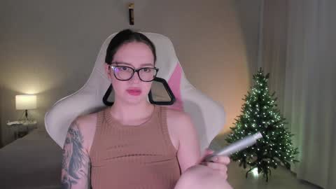 Snapshot of sonia_moon_ chatting on 12.11.24 sonia_moon_ online show from 12.11.24