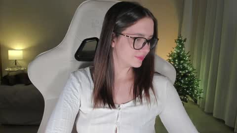 Snapshot of sonia_moon_ chatting on 12.21.24 sonia_moon_ online show from 12.21.24