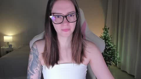 Snapshot of sonia_moon_ chatting on 12.23.24 sonia_moon_ online show from 12.23.24