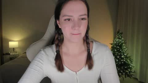 Snapshot of sonia_moon_ chatting on 12.31.24 sonia_moon_ online show from 12.31.24