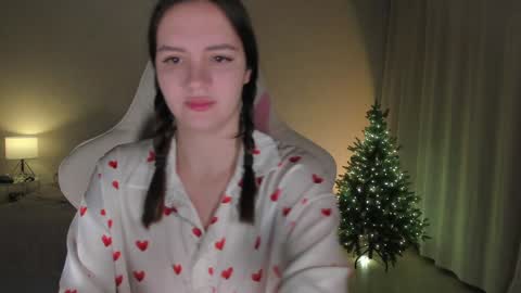 Snapshot of sonia_moon_ chatting on 01.06.25 sonia_moon_ online show from 01.06.25