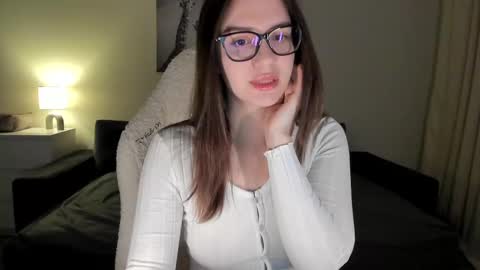 Snapshot of sonia_moon_ chatting on 03.02.25 sonia_moon_ online show from 03.02.25