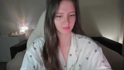 Snapshot of sonia_moon_ chatting on 09.24.25 sonia_moon_ online show from 09.24.25