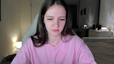 Snapshot of sonia_moon_ chatting on 10.10.25 sonia_moon_ online show from 10.10.25