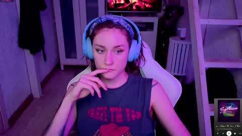 Snapshot of sonicsupergirl chatting on 10.08.25 Rie online show from 10.08.25