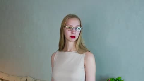 Snapshot of sonleduc chatting on 11.28.25 Im Lina Welcome guys online show from 11.28.25