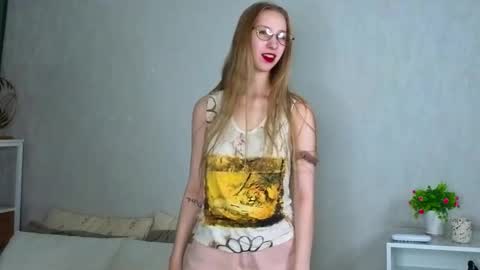 Snapshot of sonleduc chatting on 11.30.25 Im Lina Welcome guys online show from 11.30.25