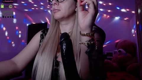 Snapshot of sonyadevon chatting on 12.31.24 Sonia online show from 12.31.24