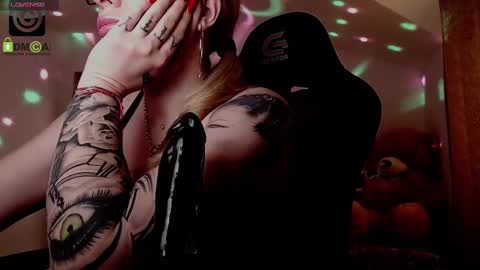 Snapshot of sonyadevon chatting on 02.26.25 Sonia online show from 02.26.25