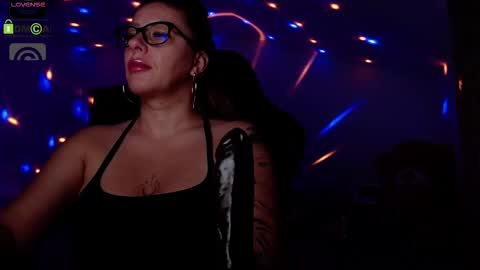 Snapshot of sonyadevon chatting on 10.10.25 Sonia online show from 10.10.25