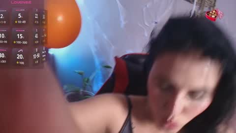 Snapshot of sophi_tay chatting on 10.15.25 Sophi Tay online show from 10.15.25