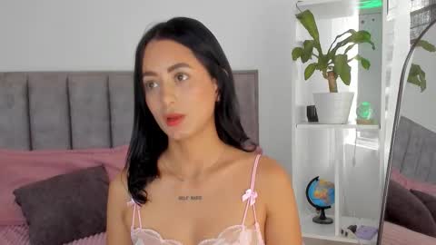 Snapshot of sophie_001 chatting on 09.12.25 Sophie online show from 09.12.25