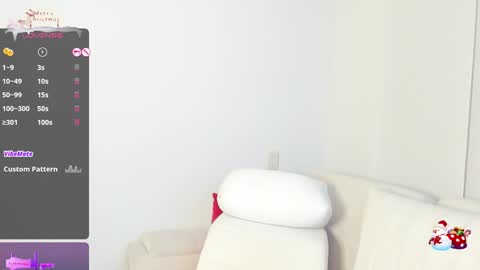 Snapshot of sophie_evanss_ chatting on 12.29.24 online show from 12.29.24