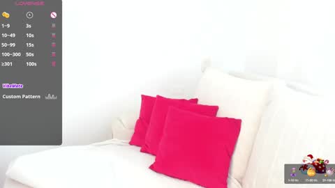 Snapshot of sophie_evanss_ chatting on 01.08.25 online show from 01.08.25