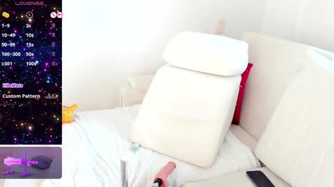 Snapshot of sophie_evanss_ chatting on 01.12.25 online show from 01.12.25