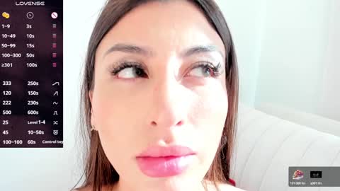 Snapshot of sophie_evanss_ chatting on 01.21.25 online show from 01.21.25