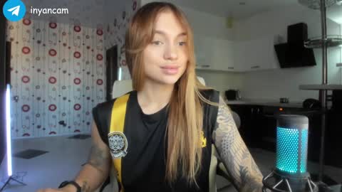 Snapshot of sophie_in chatting on 12.17.24 Sonya online show from 12.17.24