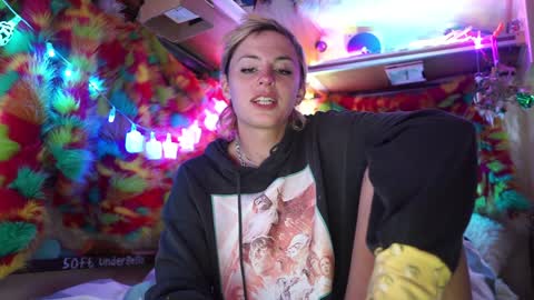 Snapshot of sophie_lovely chatting on 02.02.25 derpy derpington online show from 02.02.25