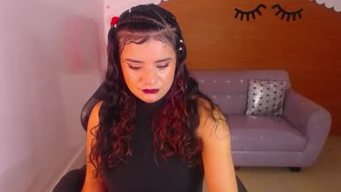 Snapshot of sophie_t_ chatting on 02.01.25 Sofia online show from 02.01.25