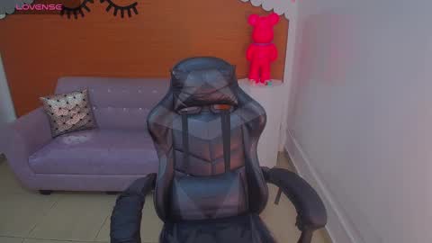 Snapshot of sophie_t_ chatting on 02.26.25 Sofia online show from 02.26.25