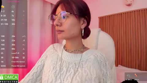   Sophie  IG sophiecherry es   online show from 10.17.25