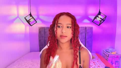 Snapshot of sophiee_velvet chatting on 10.01.25 online show from 10.01.25