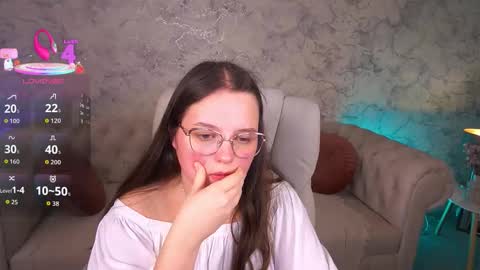 Snapshot of sophieedreams chatting on 10.03.25 sophieedreams online show from 10.03.25