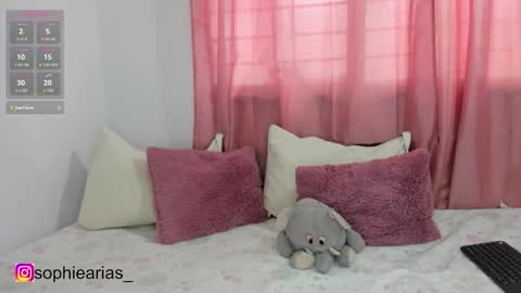 Snapshot of sophienovoa1 chatting on 09.11.25 Sophie online show from 09.11.25