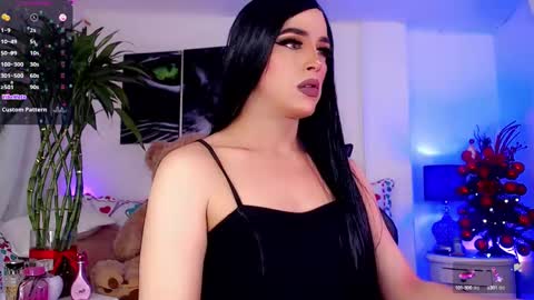 Snapshot of sophiieesweet chatting on 12.25.24 Sophie Sweet online show from 12.25.24
