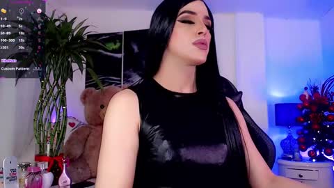 Snapshot of sophiieesweet chatting on 12.25.24 Sophie Sweet online show from 12.25.24
