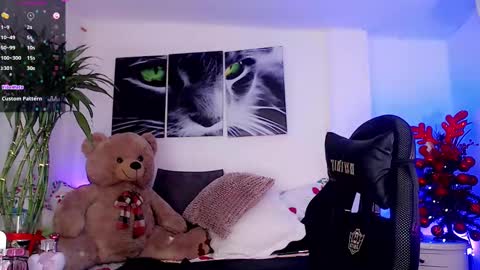 Snapshot of sophiieesweet chatting on 12.28.24 Sophie Sweet online show from 12.28.24
