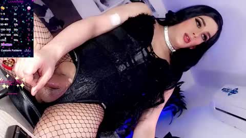 Snapshot of sophiieesweet chatting on 02.16.25 Sophie Sweet online show from 02.16.25