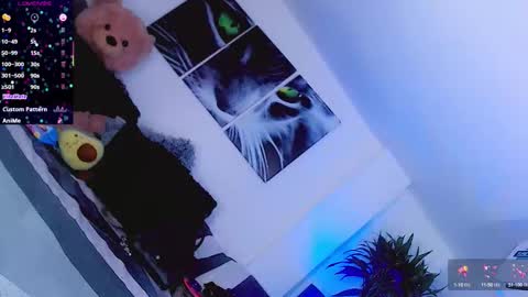 Snapshot of sophiieesweet chatting on 10.11.25 Sophie Sweet online show from 10.11.25