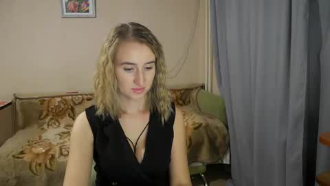 Snapshot of sophilorens chatting on 12.29.24 Sophi online show from 12.29.24