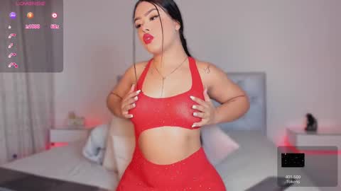 Snapshot of sophy_champagne chatting on 02.14.25 sophy online show from 02.14.25