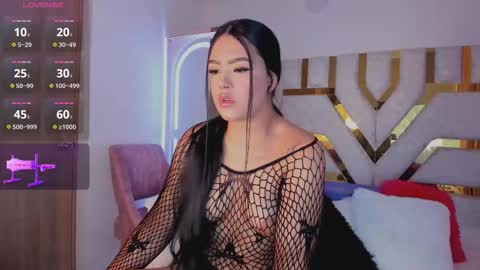 Snapshot of sophy_champagne chatting on 10.20.25 sophy online show from 10.20.25
