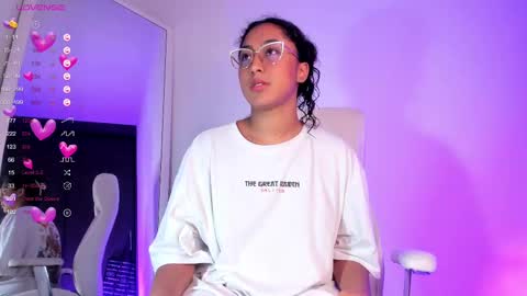 Snapshot of soyjuliana19 chatting on 10.26.25 Juliana online show from 10.26.25