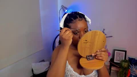 Snapshot of soymaria___ chatting on 10.10.25 Maria online show from 10.10.25