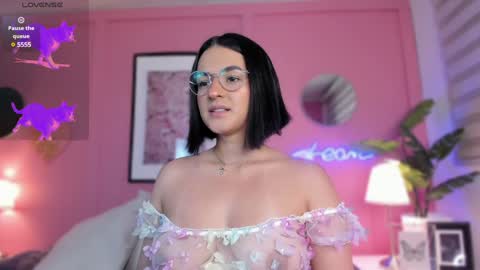 Snapshot of soysaraa_ chatting on 12.30.24 Aleja online show from 12.30.24