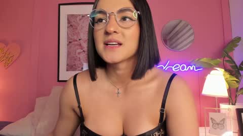 Snapshot of soysaraa_ chatting on 01.07.25 Aleja online show from 01.07.25
