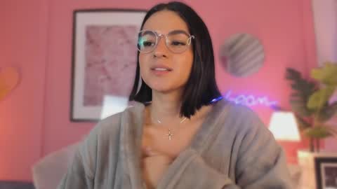 Snapshot of soysaraa_ chatting on 02.10.25 Aleja online show from 02.10.25