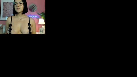 Snapshot of soysaraa_ chatting on 03.12.25 Aleja online show from 03.12.25