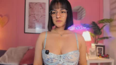 Snapshot of soysaraa_ chatting on 09.18.25 Aleja online show from 09.18.25