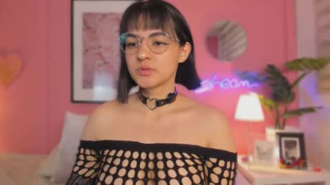 Snapshot of soysaraa_ chatting on 10.08.25 Aleja online show from 10.08.25