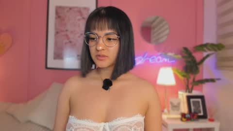 Snapshot of soysaraa_ chatting on 10.10.25 Aleja online show from 10.10.25