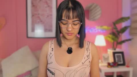 Snapshot of soysaraa_ chatting on 10.11.25 Aleja online show from 10.11.25