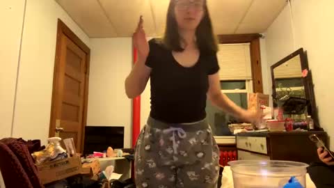 Snapshot of spaceyyybaby chatting on 11.02.25 Saturn online show from 11.02.25